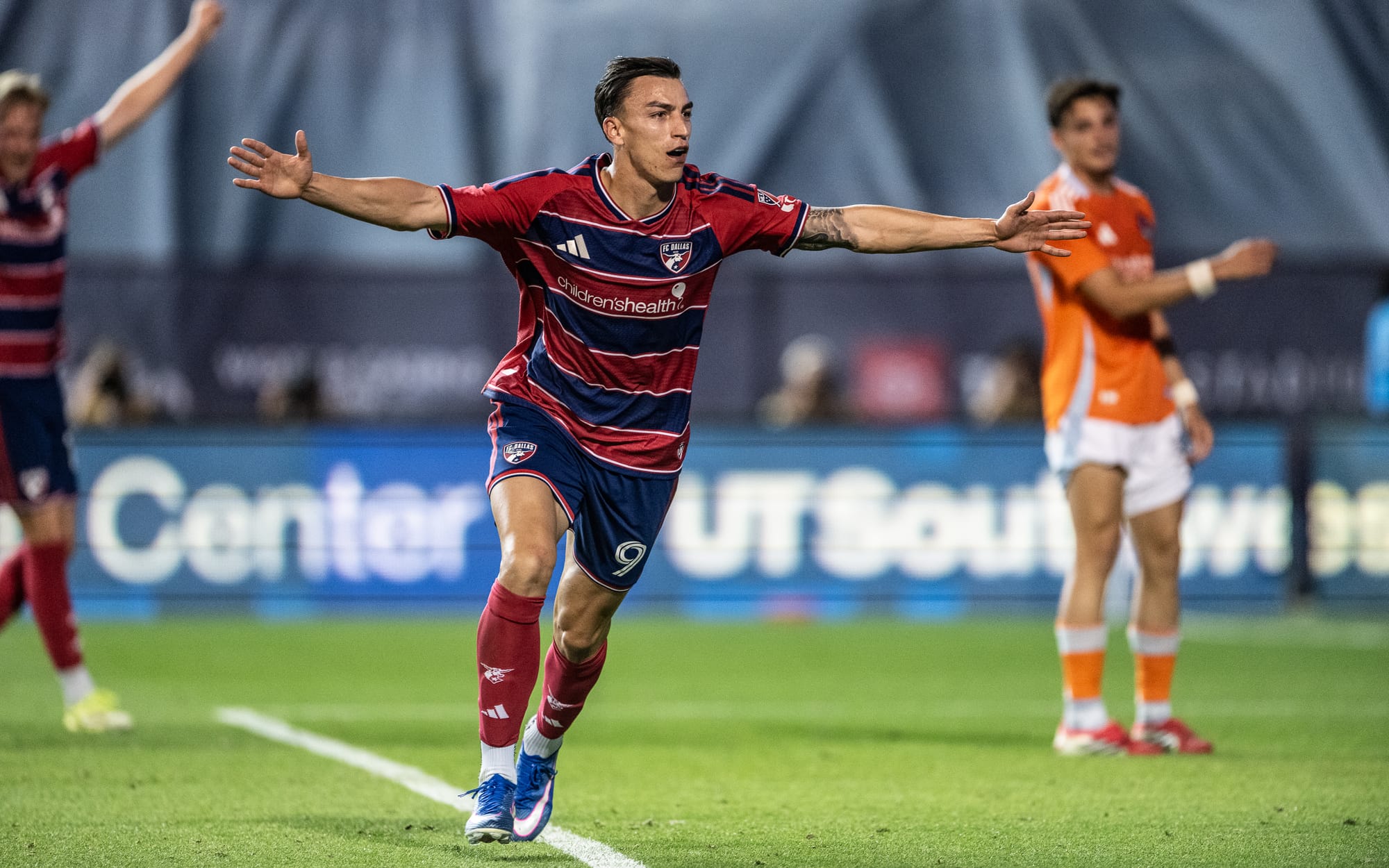Petar Musa celebrates a goal. (Photo via Mike Brooks)