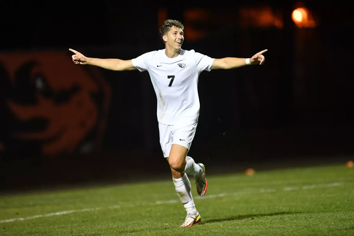 FC Dallas selects Logan Farrington third overall in 2024 SuperDraft Post feature image