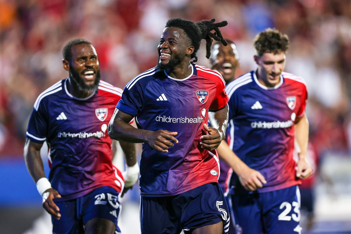 Lalas Abubakar and teammates celebrate a goal. (Photo via FC Dallas)