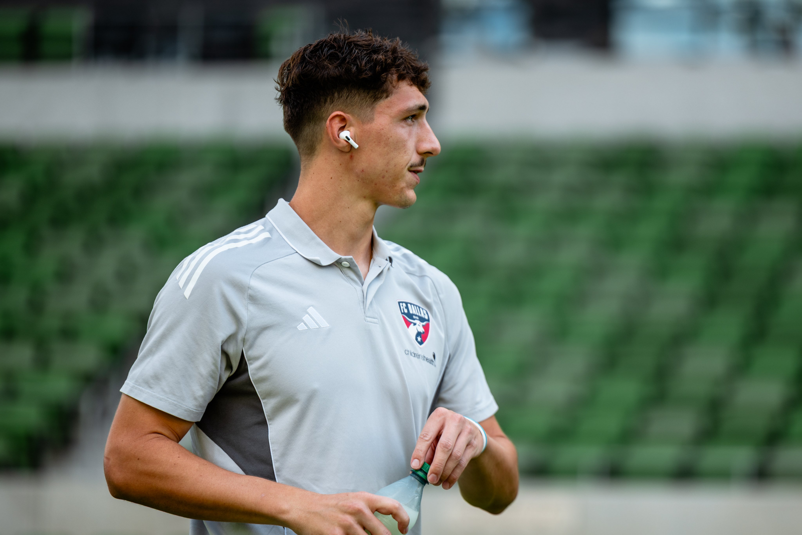 Logan Farrington gets ready for FC Dallas before taking on Austin FC. (Photo via FC Dallas)